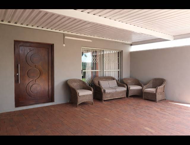 3 BEDROOM DUPLEX FOR SALE IN BLUFF